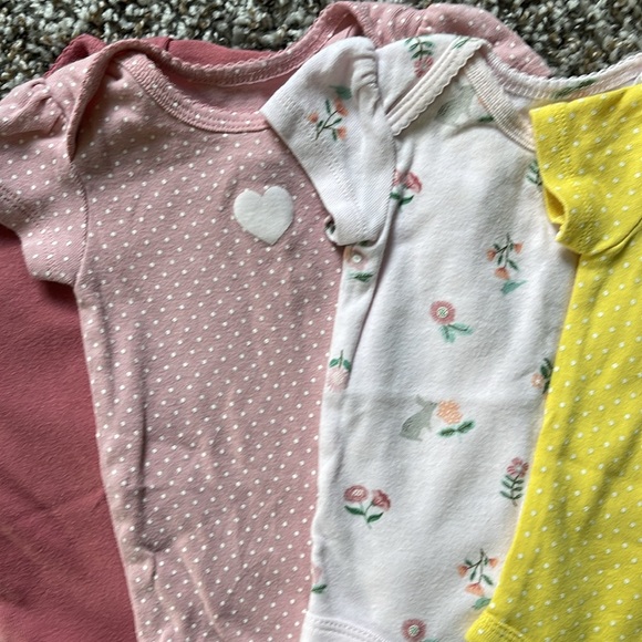 3M✨Set of 5 Carter’s Girls Onesies 3 months - Picture 3 of 8